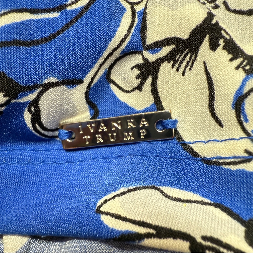 Ivanka Trump Floral Blue/White Sleeveless Career Blouse Keyhole Neck Size Large - Picture 9 of 16